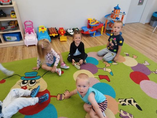 Grafika #2: Dzień kropki w grupie Motylki