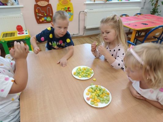 Grafika #5: Dzień kropki w grupie Motylki