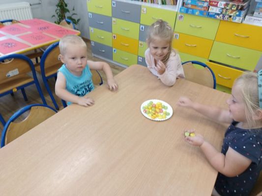 Grafika #6: Dzień kropki w grupie Motylki