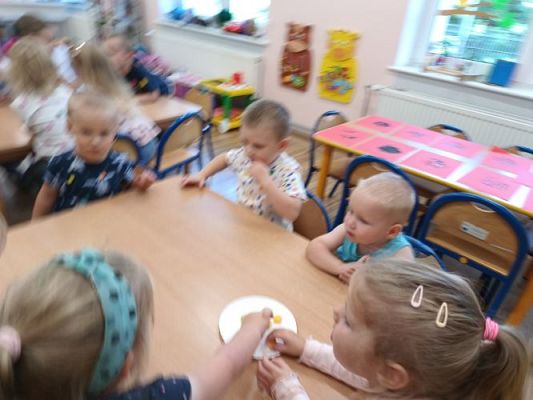 Grafika #7: Dzień kropki w grupie Motylki