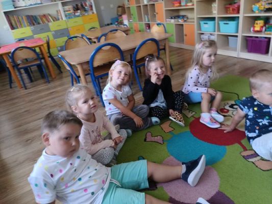 Grafika #9: Dzień kropki w grupie Motylki