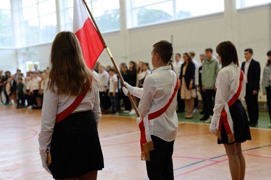 Grafika #1: Uroczyste rozpoczęcie roku szkolnego