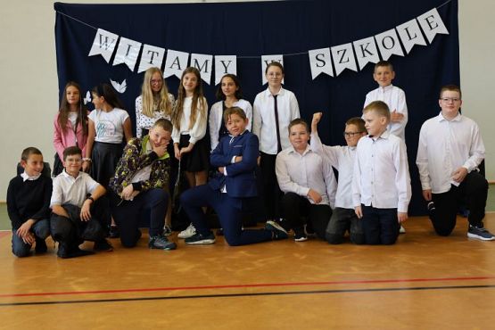 Grafika #9: Uroczyste rozpoczęcie roku szkolnego