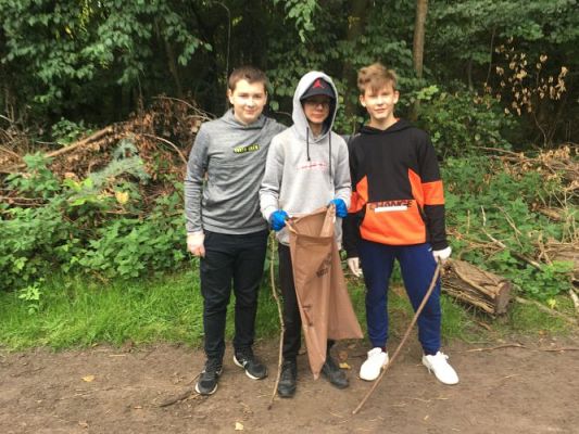 Grafika #0: Klasa VIII sprząta Świat