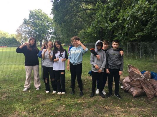 Grafika #1: Klasa VIII sprząta Świat