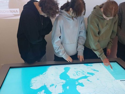 Grafika #4: Nawigacja w przyszłość, czyli lekcje z klimatem w Słowińskim Parku Narodowym-zajęcia warsztatowe.