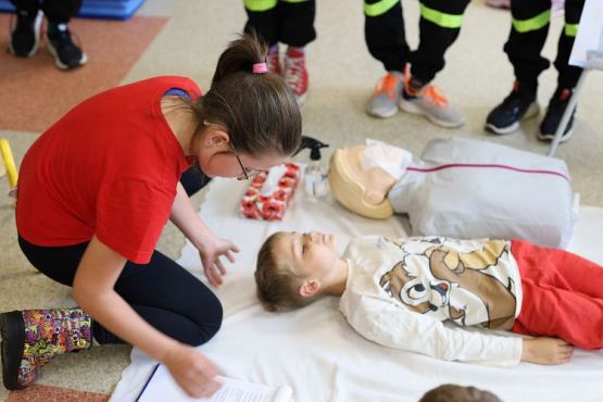 Grafika #12: Pokazy ratownictwa medycznego