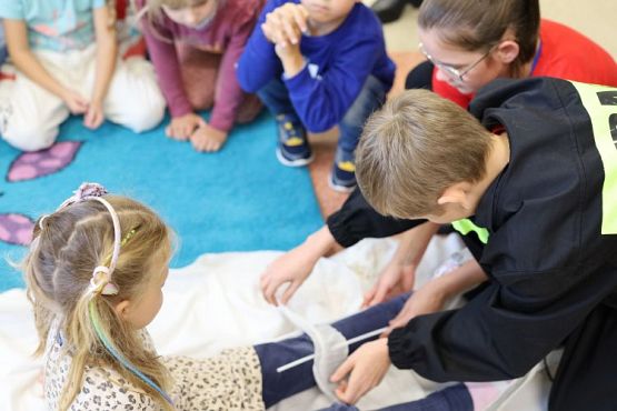 Grafika #13: Pokazy ratownictwa medycznego