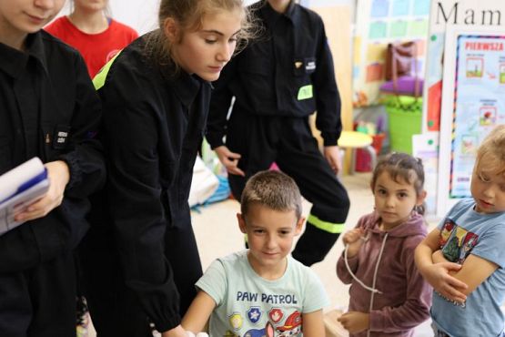 Grafika #16: Pokazy ratownictwa medycznego