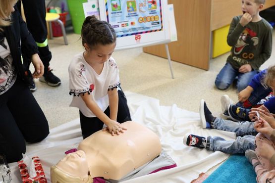 Grafika #25: Pokazy ratownictwa medycznego