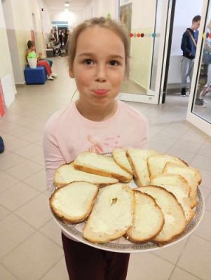 Grafika #0: Dzień Chleba z klasą drugą