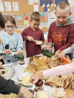 Grafika #22: Dzień Chleba z klasą drugą