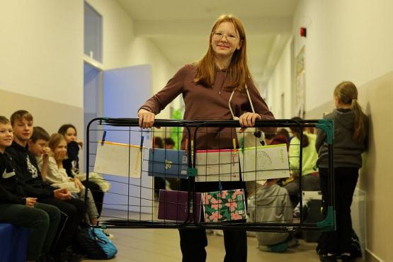 Grafika #1: Dzień bez plecaka