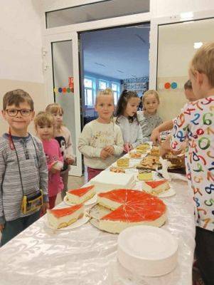 Grafika #0: Przybij 5 dla hospicjum - kiermasz ciast