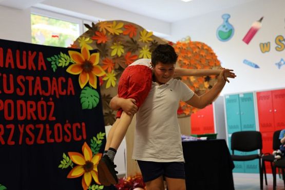 Grafika #33: Uroczysty apel z okazji Dnia Edukacji Narodowej