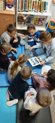 Grafika #1: Lekcja biblioteczna o emocjach