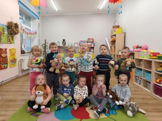 Grafika #0: Dzień Kundelka u maluszków