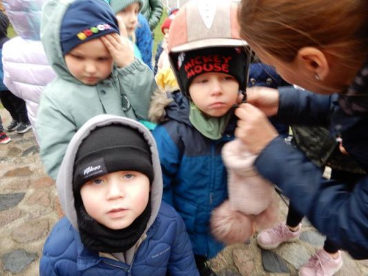 Grafika #4: Przedszkolaki w Stadninie Koni w Nowęcinie