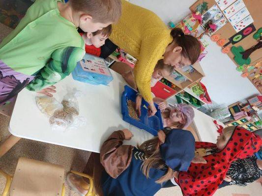 Grafika #1: Międzynarodowy Dzień Postaci z Bajek w przedszkolu