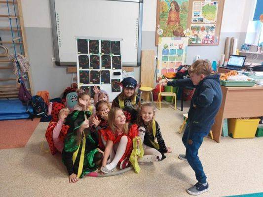 Grafika #3: Międzynarodowy Dzień Postaci z Bajek w przedszkolu