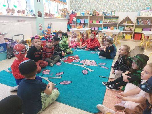 Grafika #4: Międzynarodowy Dzień Postaci z Bajek w przedszkolu