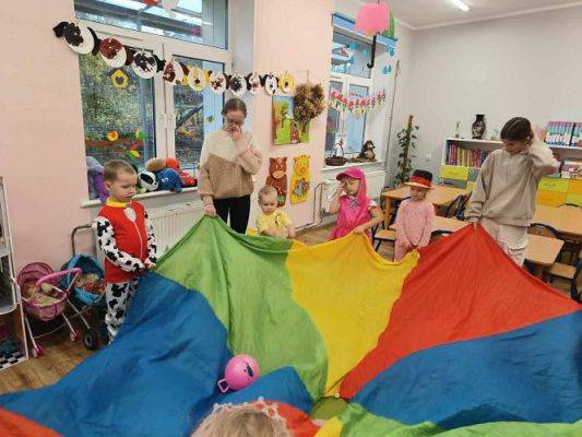 Grafika #8: Międzynarodowy Dzień Postaci z Bajek w przedszkolu