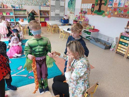 Grafika #9: Międzynarodowy Dzień Postaci z Bajek w przedszkolu