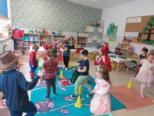 Grafika #10: Międzynarodowy Dzień Postaci z Bajek w przedszkolu