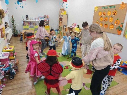 Grafika #12: Międzynarodowy Dzień Postaci z Bajek w przedszkolu