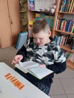 Grafika #2: Klasa III na zajęciach w bibliotece szkolnej