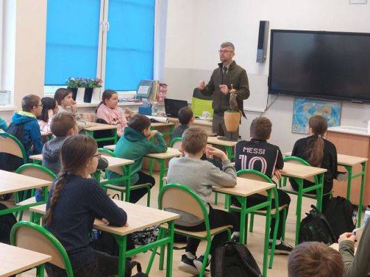 Grafika #0: Spotkanie z sokolnikiem