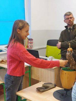 Grafika #1: Spotkanie z sokolnikiem