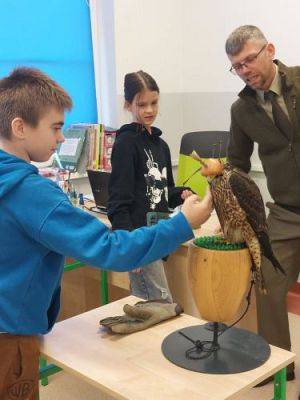 Grafika #3: Spotkanie z sokolnikiem