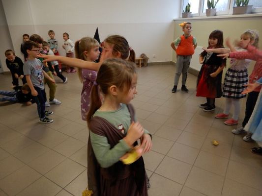 Grafika #4: Bal jesienny