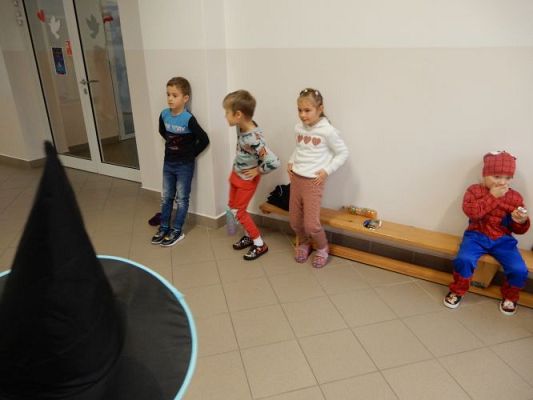 Grafika #8: Bal jesienny