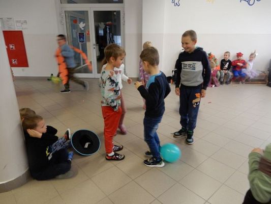 Grafika #30: Bal jesienny