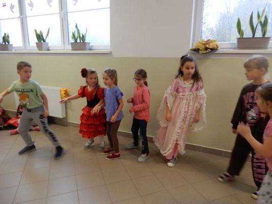 Grafika #35: Bal jesienny