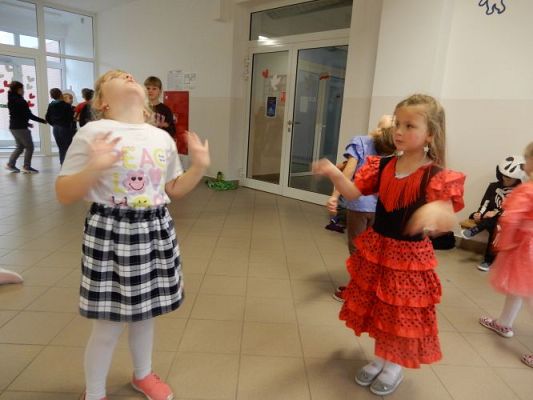 Grafika #45: Bal jesienny