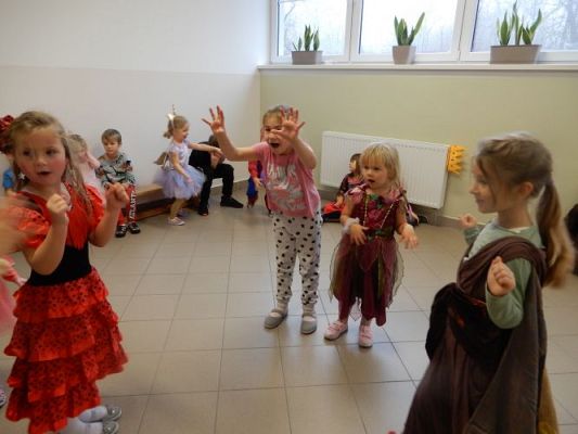 Grafika #49: Bal jesienny