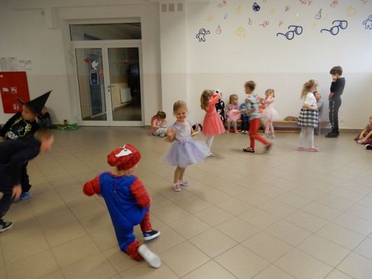 Grafika #50: Bal jesienny