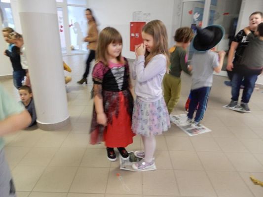 Grafika #52: Bal jesienny