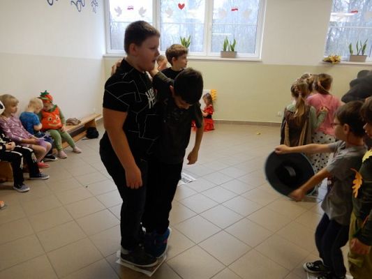 Grafika #55: Bal jesienny