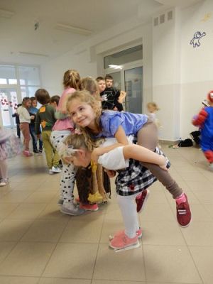 Grafika #67: Bal jesienny