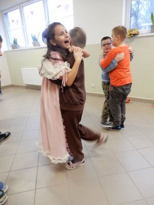 Grafika #70: Bal jesienny