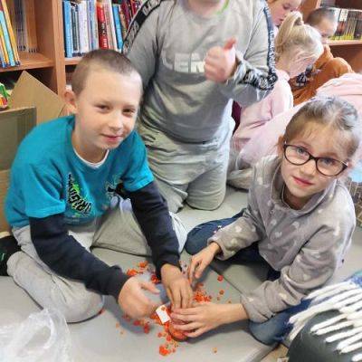 Grafika #3: "Uwolnij emocje". Spotkanie w bibliotece szkolnej