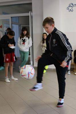 Grafika #9: Światowy Dzień Futbolu