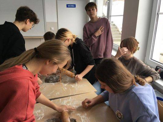 Grafika #2: Klasa 8 piecze pierniki