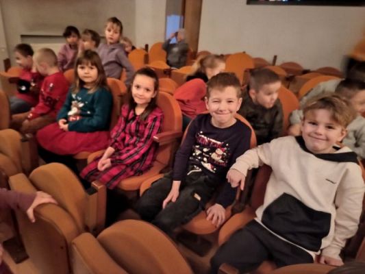 Grafika #4: Przedszkolaki z wizytą w Teatrze ,,Lalki TĘCZA"