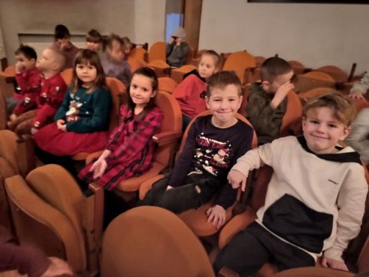Grafika #5: Przedszkolaki z wizytą w Teatrze ,,Lalki TĘCZA"
