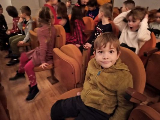 Grafika #6: Przedszkolaki z wizytą w Teatrze ,,Lalki TĘCZA"